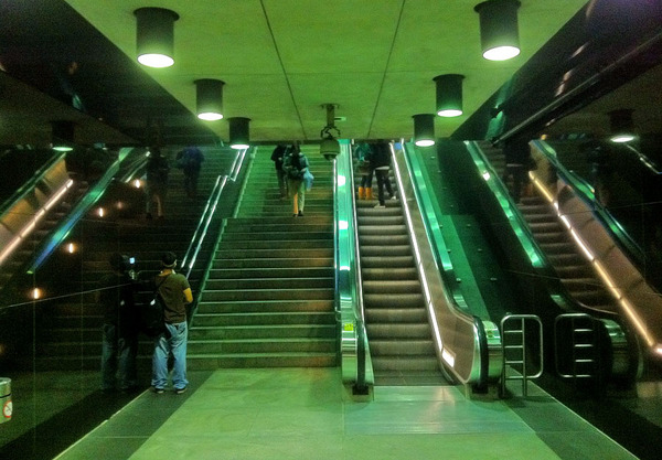 7th Street-Metro -- leaving the station2-thumb-600x417-30504