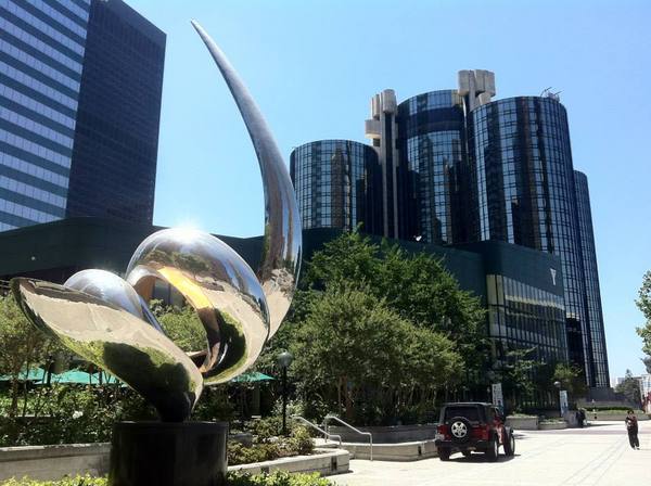 Gidon Graetz's Mind, Body, and Spirit (1986) with the Westin Bonaventure in the background