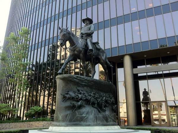 Wilshire-La Cienega - John Wayne-thumb-600x447-58730