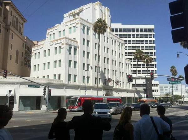 Wilshire-Rodeo - 720 bus and Sterling Plaza (1929)