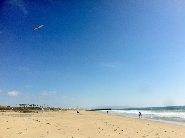 LAX traffic over Playa del Rey's Dockweiler Beach