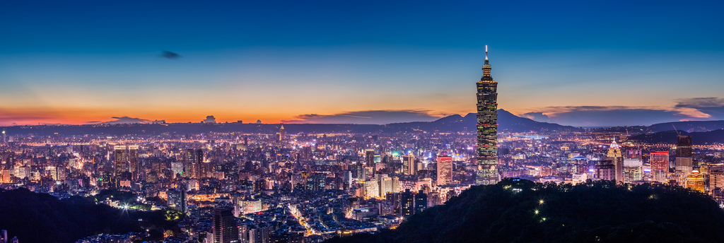 Taipei Panorama Night View 丹霞射影四山靜 (Sharleen Chao)