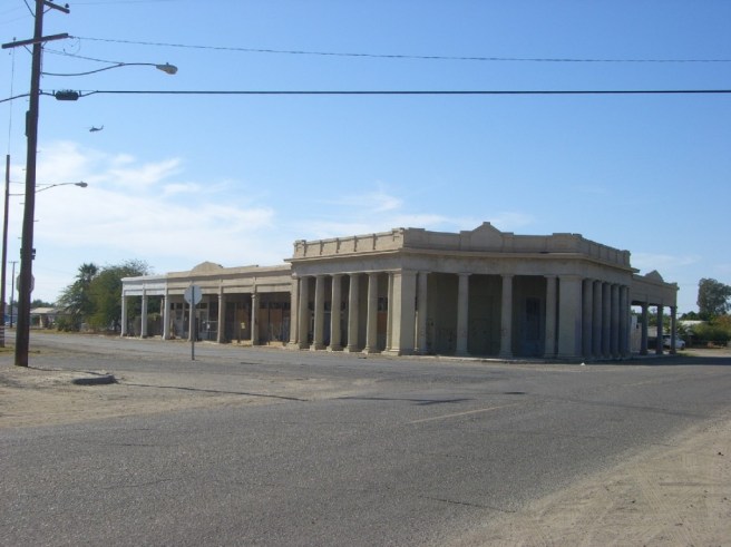 Building in Niland (image source: Bob and KC's Travels)