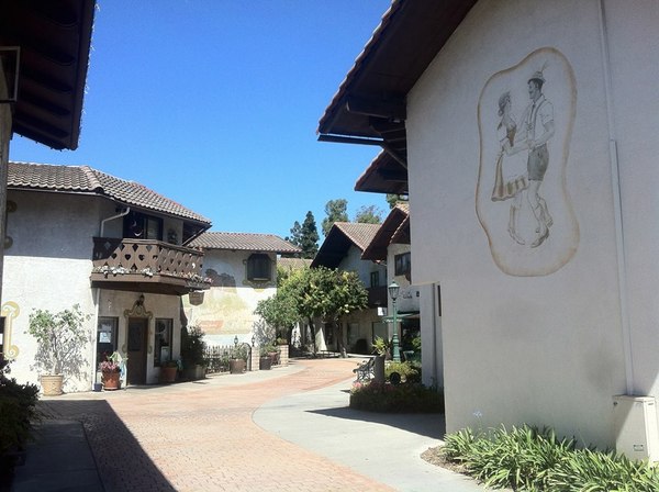 Hotel Europa (right) and shops-thumb-600x448-78668