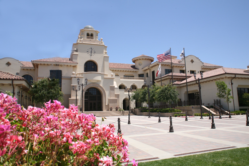 Temecula City Hall (image source: Davishan99)