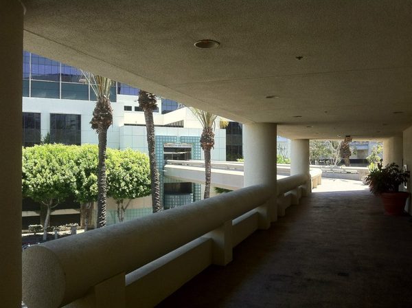 L.A. Hotel Downtown pedway looking back toward the World Tr-thumb-600x448-54090