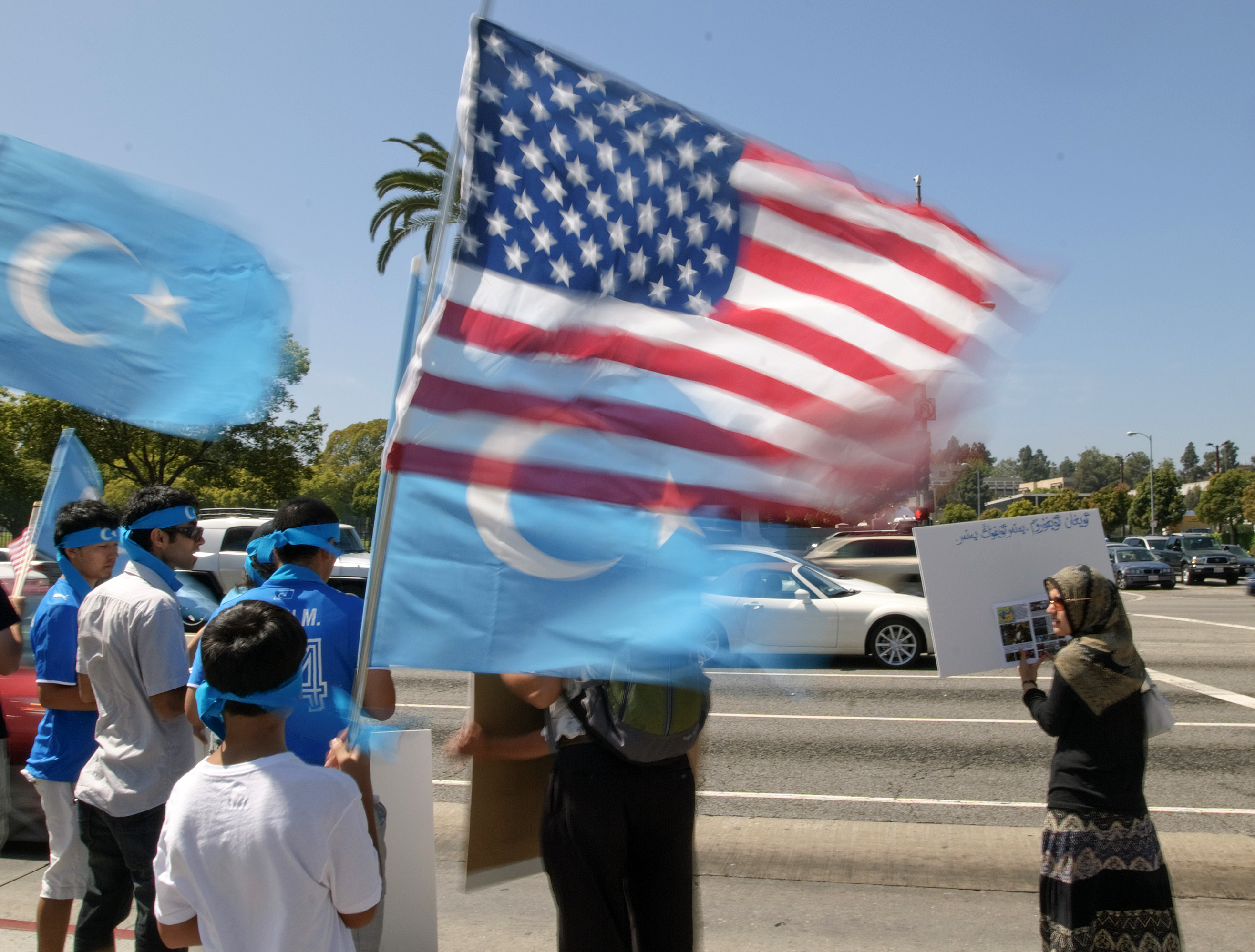 25507_web.ns.7.13.uyghurprotest.pica