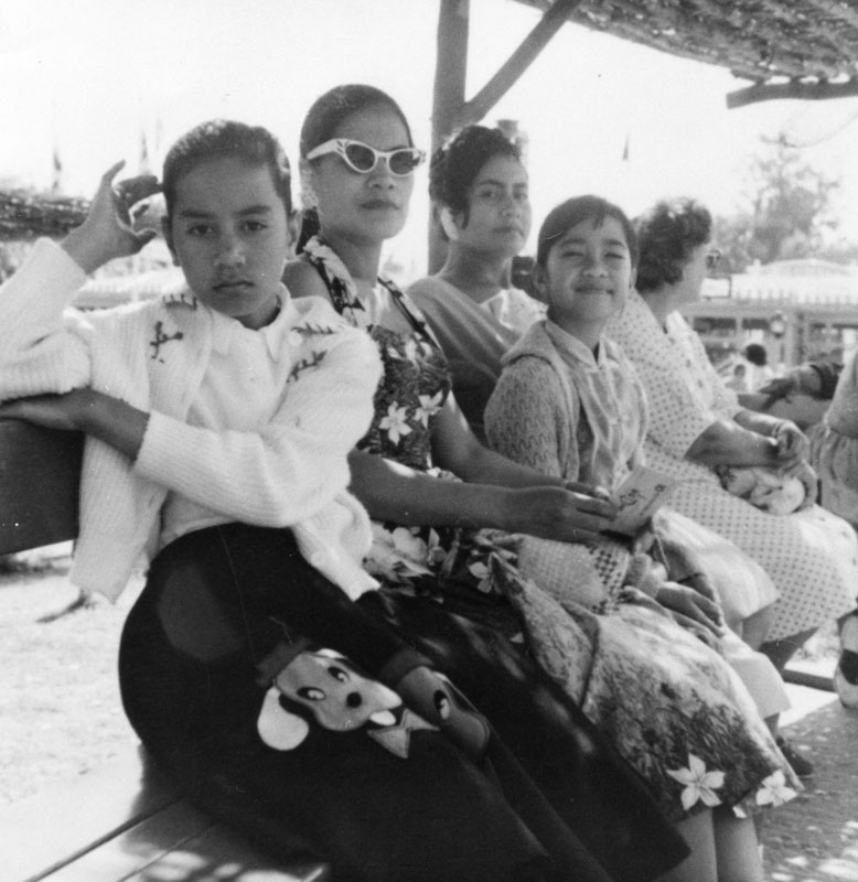 samoan-women-at-disneyland