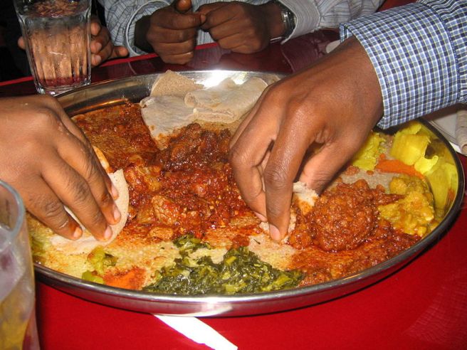 800px-Ethiopian_food